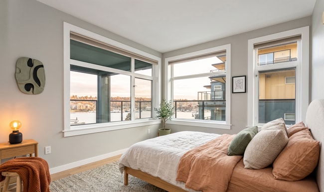 Building Photo - East Queen Anne Seattle 2 Bedroom Apartment for Rent | Lake Union Views, Rooftop Deck, Garage Par...