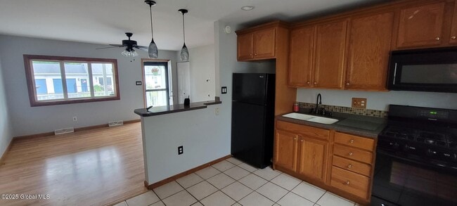Building Photo - 3275 Maryvale Dr