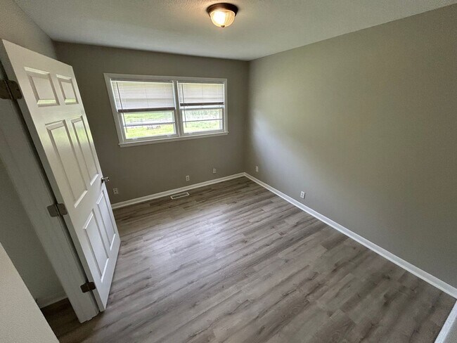 Foto del edificio - 3br 1.5 BA with fence