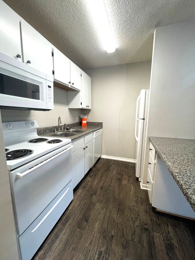 Building Photo - Oak Terrace