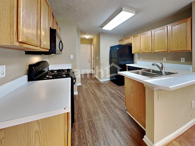 Foto del edificio - 4220 Lake Woodard Dr