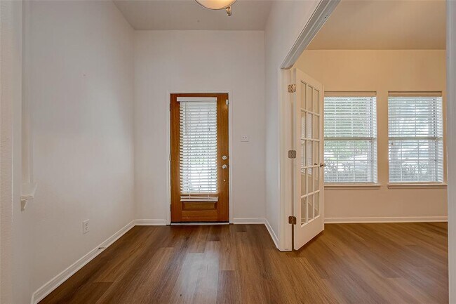 Foto del edificio - 502 Stream Mill Ln