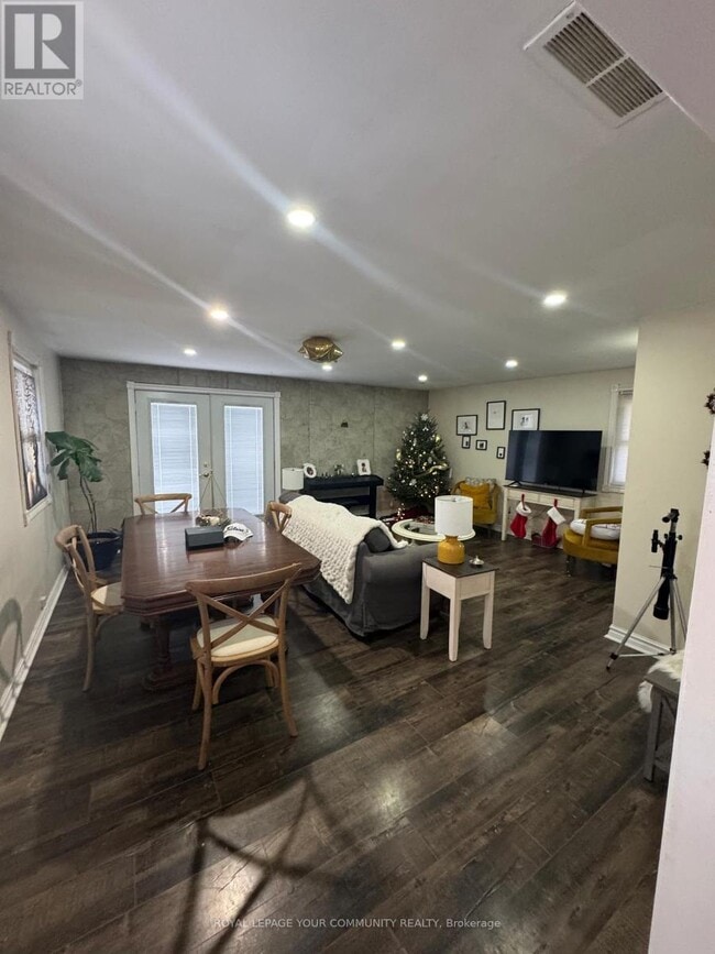 Building Photo - 96 Gurnett St