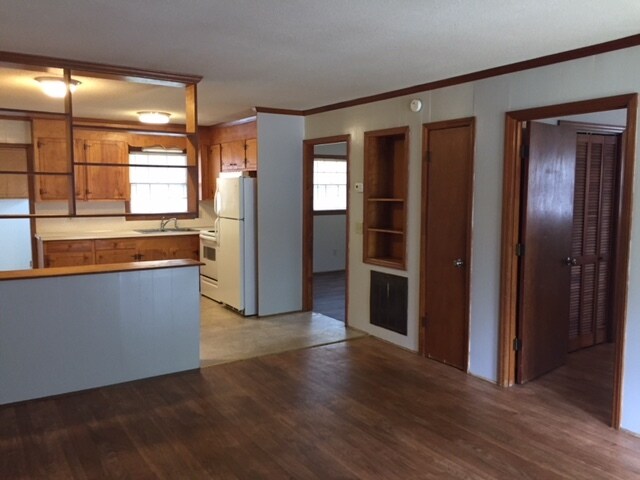 Building Photo - 320 Walden Ave
