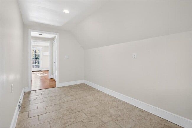 Building Photo - 613 Pelham Rd NE