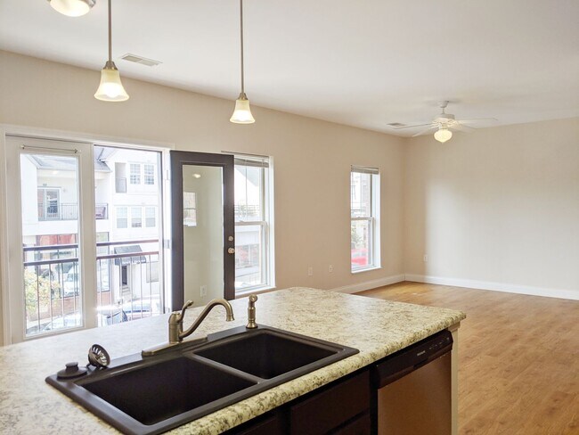 Foto del edificio - Sixth &amp; Washington