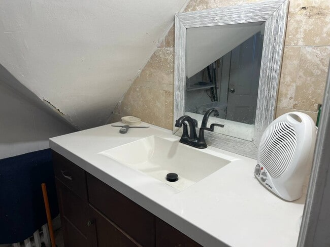 Building Photo - 116 S Penataquit Ave