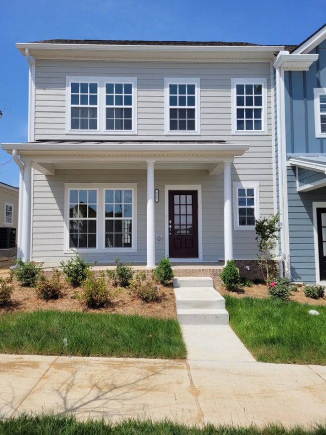 Building Photo - 813 Goswell Dr