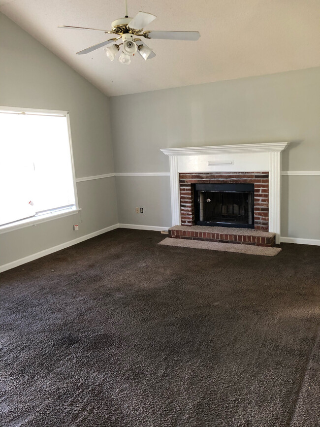 Building Photo - 3450 McAlpine Dr