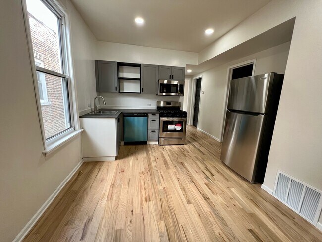 Kitchen - 2909 N Lawndale Ave