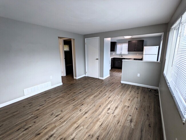 Salón a cocina - 164 Pointview Rd