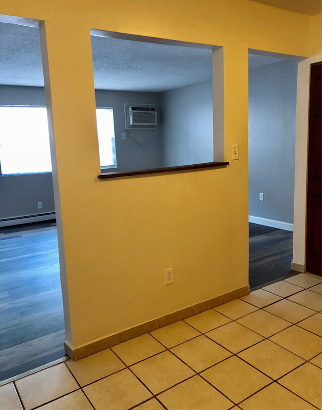 Building Photo - 308 N Larkin Ave