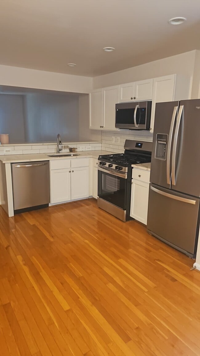 Kitchen - 1515A N Van Dorn St