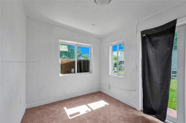 Foto del edificio - 1546 NW 69th St