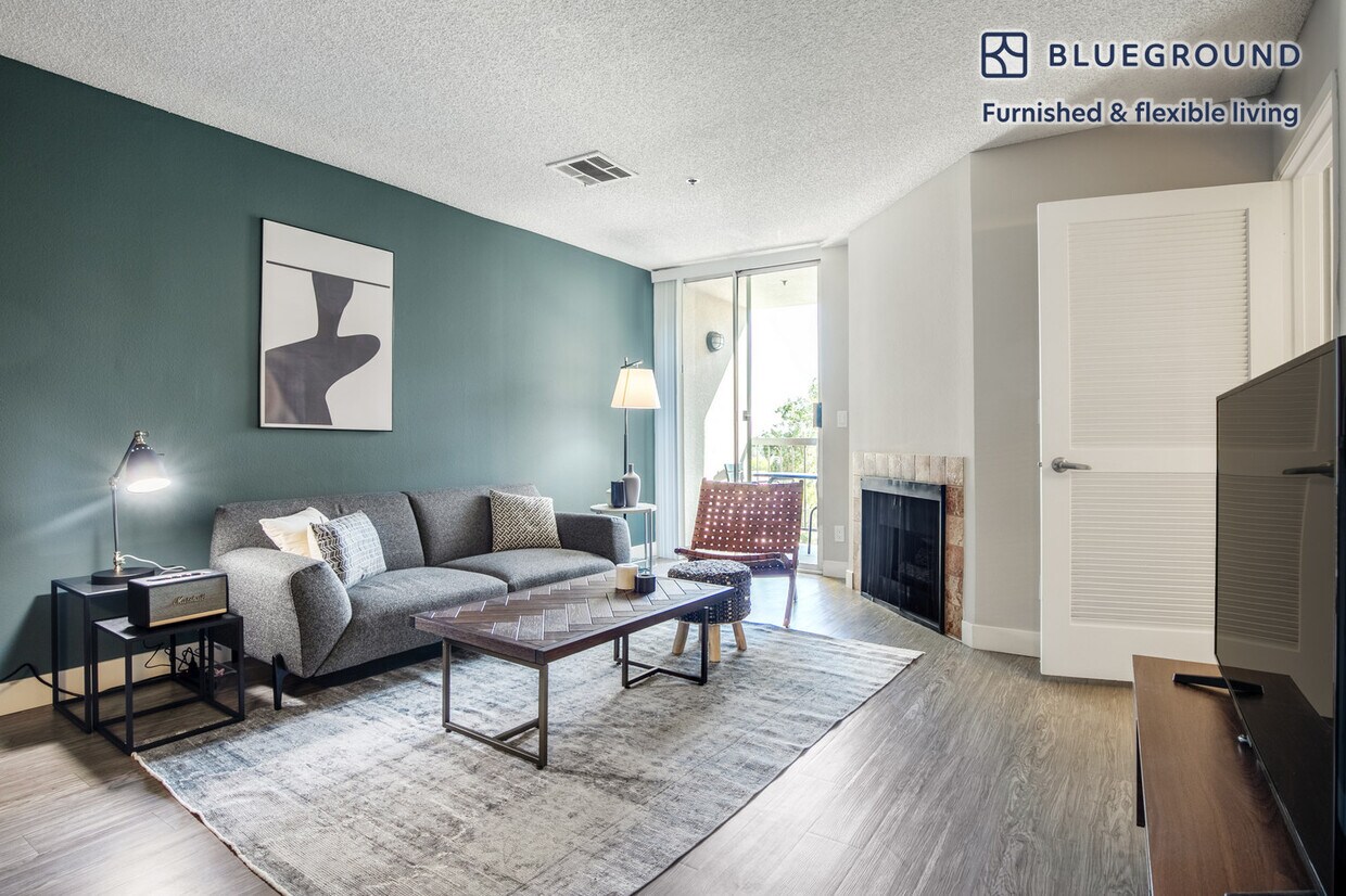 Primary Photo - 1660 N Wilton Pl