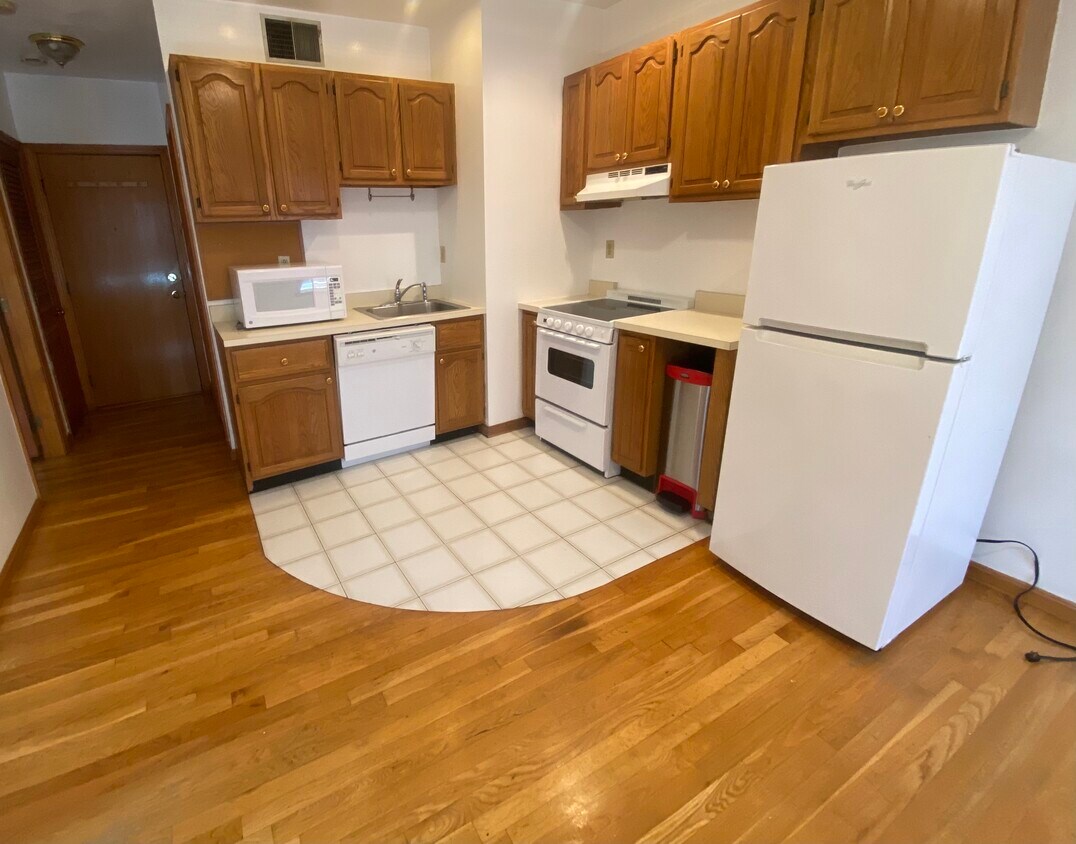Primary Photo - 376 North St
