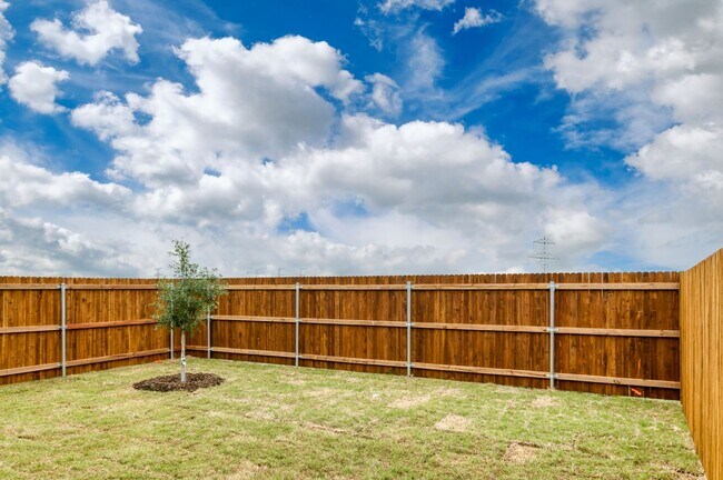 Foto del edificio - AVAILABLE NOW! GORGEOUS 3 BEDROOM DUPLEX LOCATED IN MIDLOTHIAN ISD!
