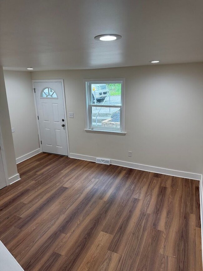 Foto del edificio - 420 Tintsman Ave