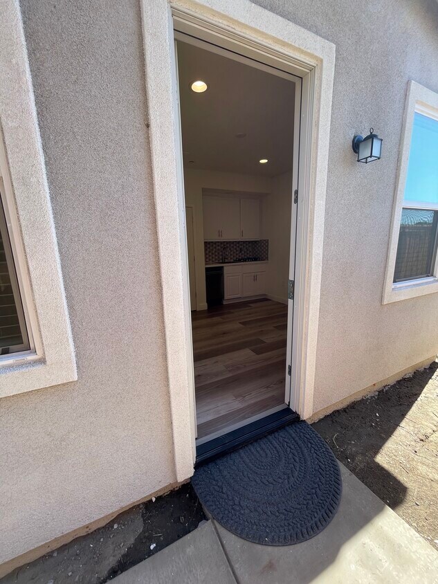Entrance - 3190 Paxton St