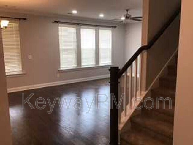 Building Photo - 3060 Lobella Dr