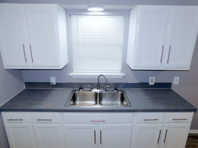 Building Photo - 1105 Clower