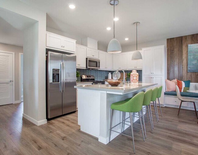 Foto del edificio - Modern End-Unit: 2-Story Home with Unfinished Basement