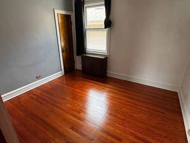 Foto del edificio - 5750 N Meade Ave