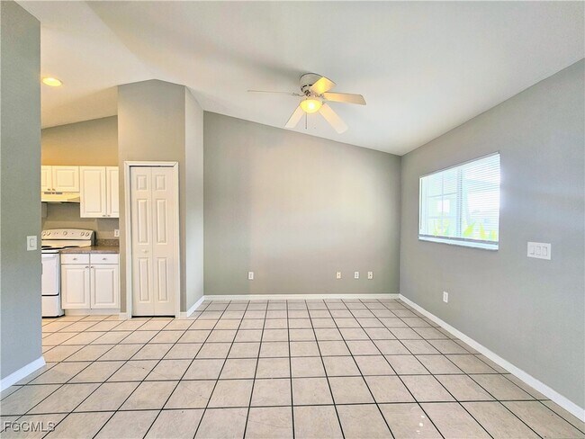 Building Photo - 721 Hightower Ave S