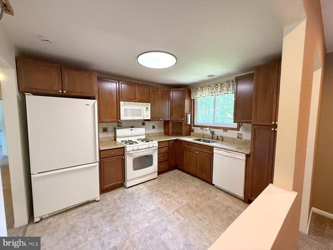 Foto del edificio - 11 Knollwood Dr