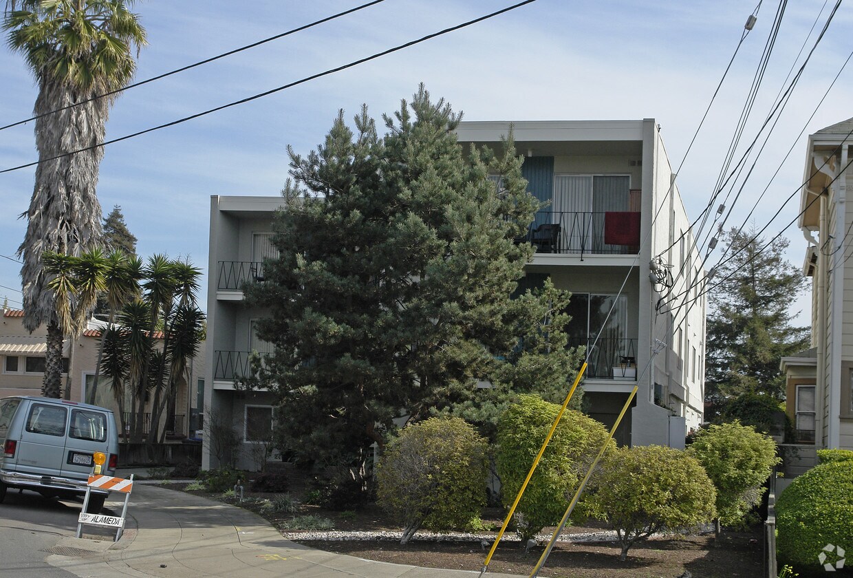 Building Photo - 1158 Park Ave