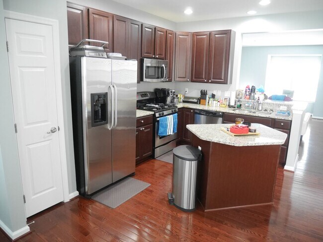 Building Photo - 609 Switchman Dr