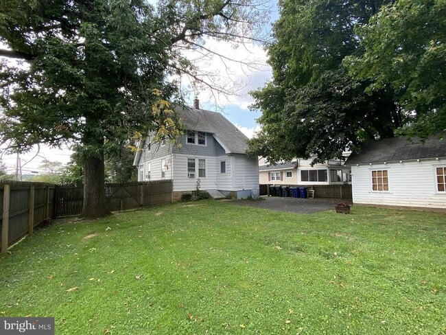 Patio interior - 2125 Old Welsh Rd