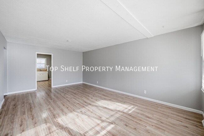 Building Photo - 2427 Welbeck Rd