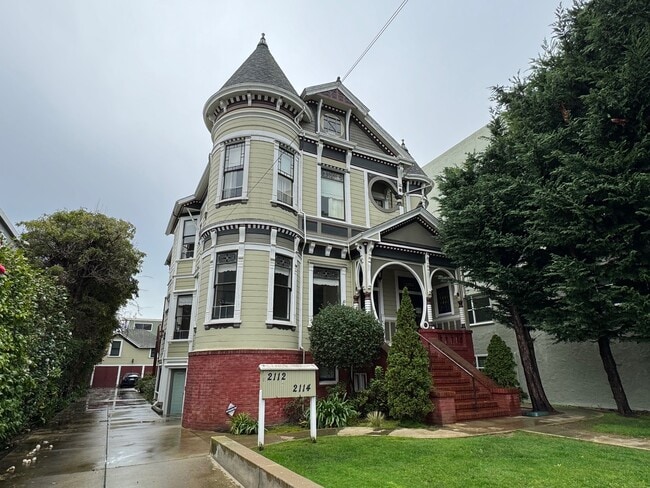 Building Photo - 2112 Santa Clara Ave
