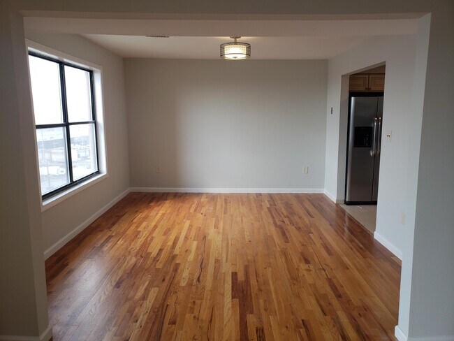 Building Photo - 6605 Granton Ave
