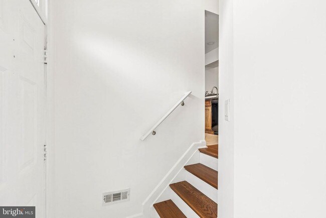 Building Photo - 3820 Rolling Way