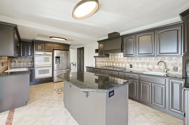 Foto del edificio - Spacious 4 Bed / 3 Bath Home in Desirable Nebo Hill – La Mesa (3,056 Sq Ft)