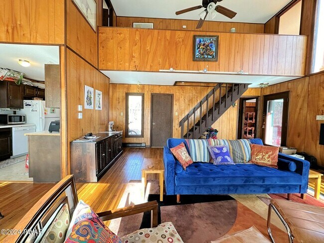 Foto del edificio - 402 Canoe Brook Dr