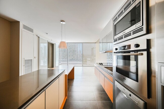 Building Photo - 1 bedroom in the heart of City Center on t...
