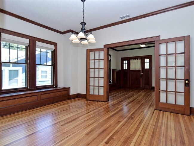 Foto del edificio - 403 W 37th St