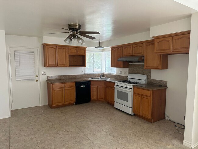 Building Photo - Washington Ave 940/942