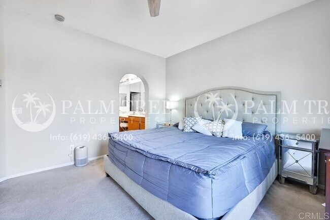 Building Photo - Stunning 4-Bedroom Townhome in Chula Vista...