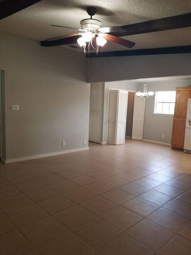 Building Photo - 3 br, 2 bath House - 6831 Forest Meadow