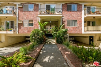 Building Photo - 2803 Arizona Ave