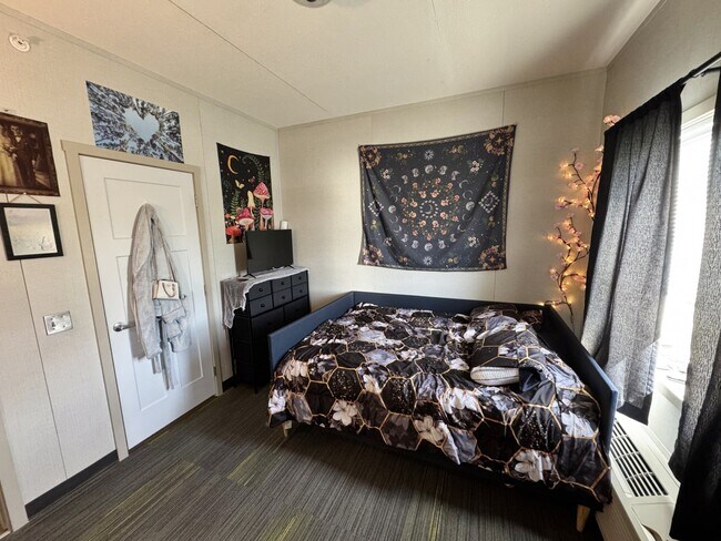 Foto del edificio - 458 N Creek Dr
