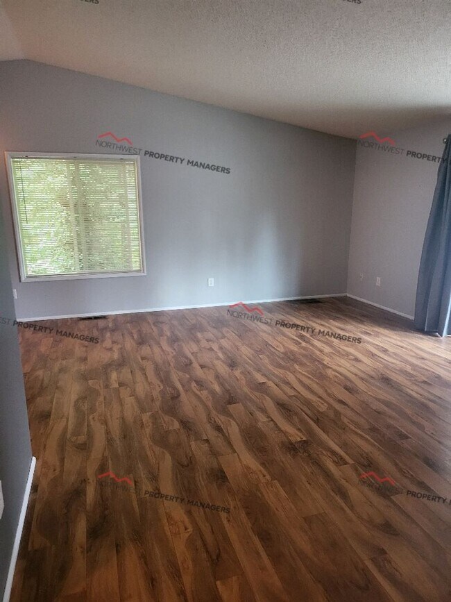 Foto del edificio - STATUS: *PENDING APPLICATION*  | R320 | $1895