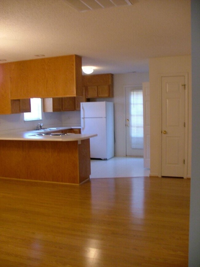 Foto del edificio - 100 Springwood Ln