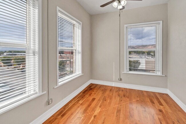 Building Photo - VINTAGE VAULT