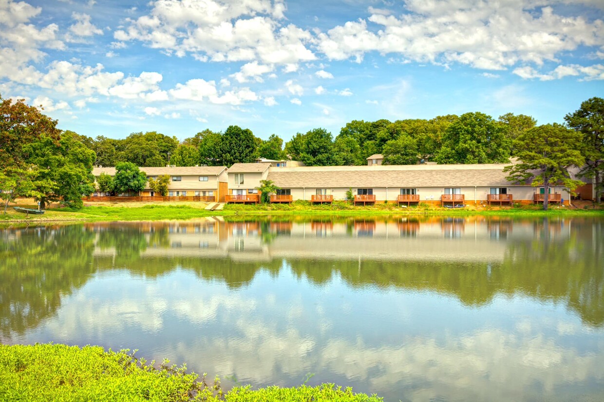 Primary Photo - Lakeside Townhomes