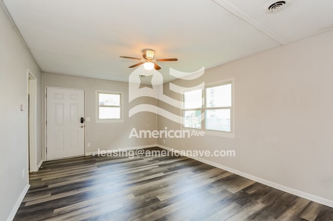 Foto del edificio - 6483 Simpson Ave